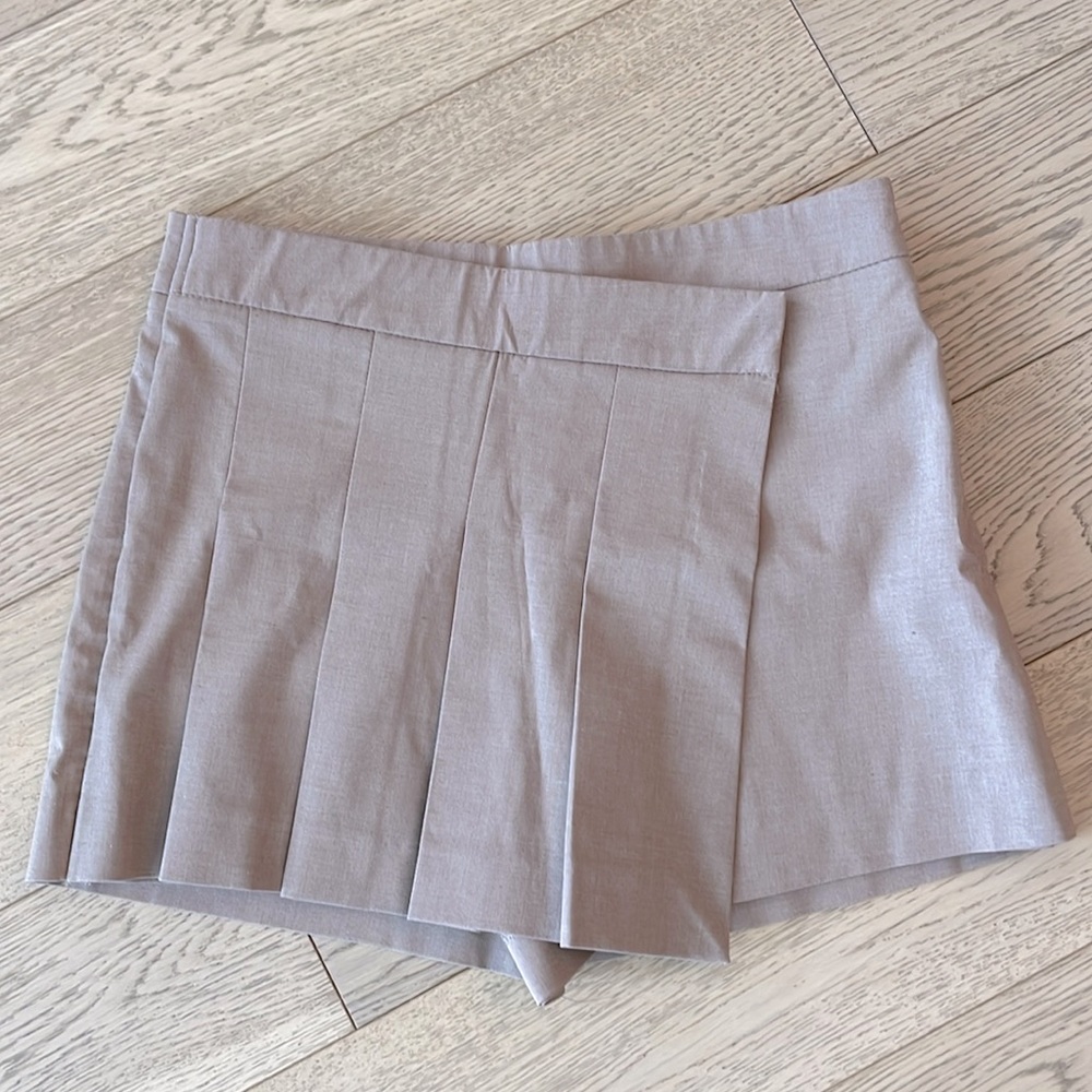 Khaki beige mini skort